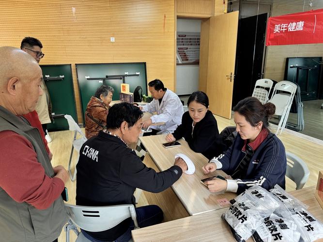 情暖重阳护安康 美年健康南京公司开展重阳敬老公益行动